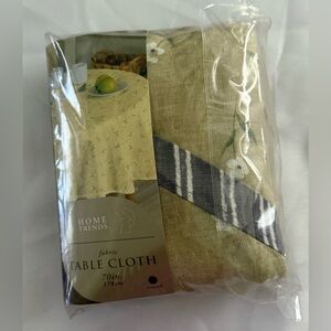 Home Trends Beige Fabric Tablecloth Round 70in. White Daisies Garden Vintage NEW